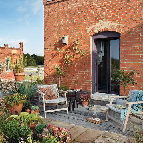 Frisco End Table in Outdoor Setting